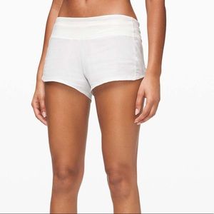 lululemon white speed up short size 2